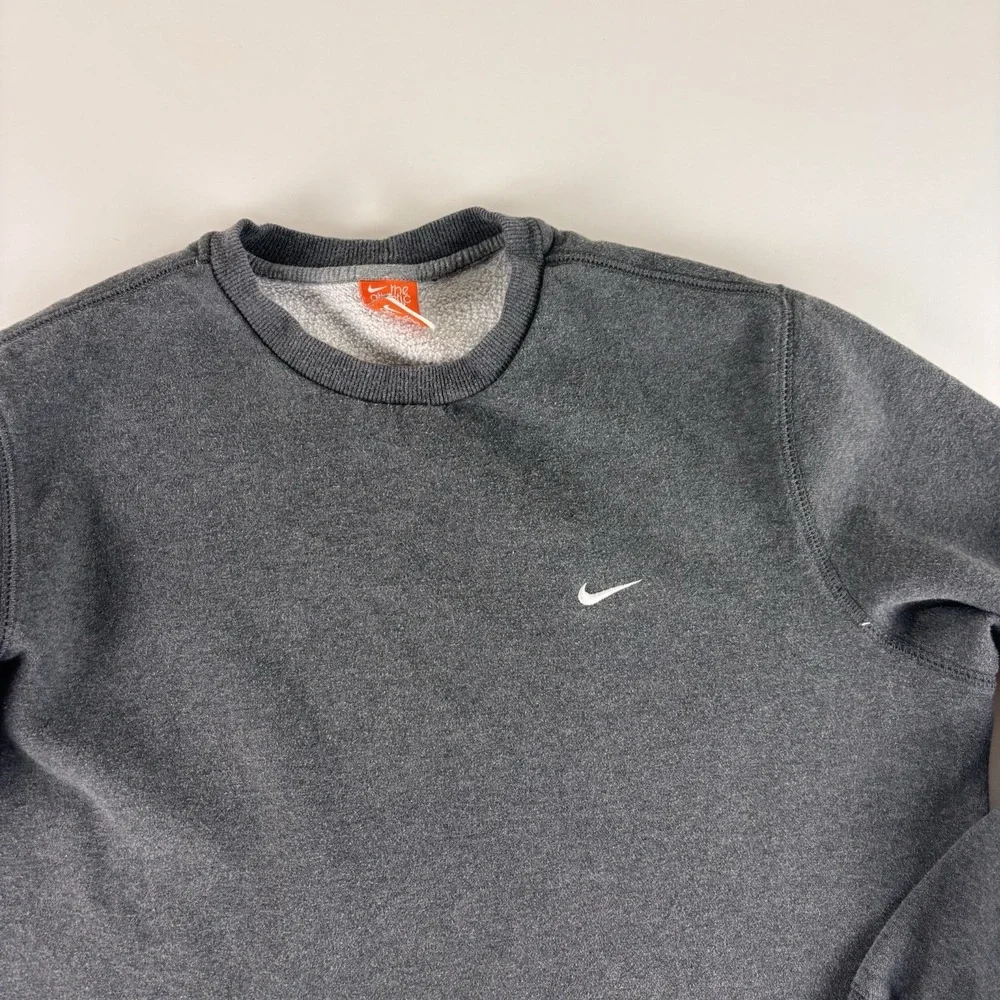 Nike The Athletic Dept Gray Sweater Size XL Mini Swoosh Embroidered‎ Y2K